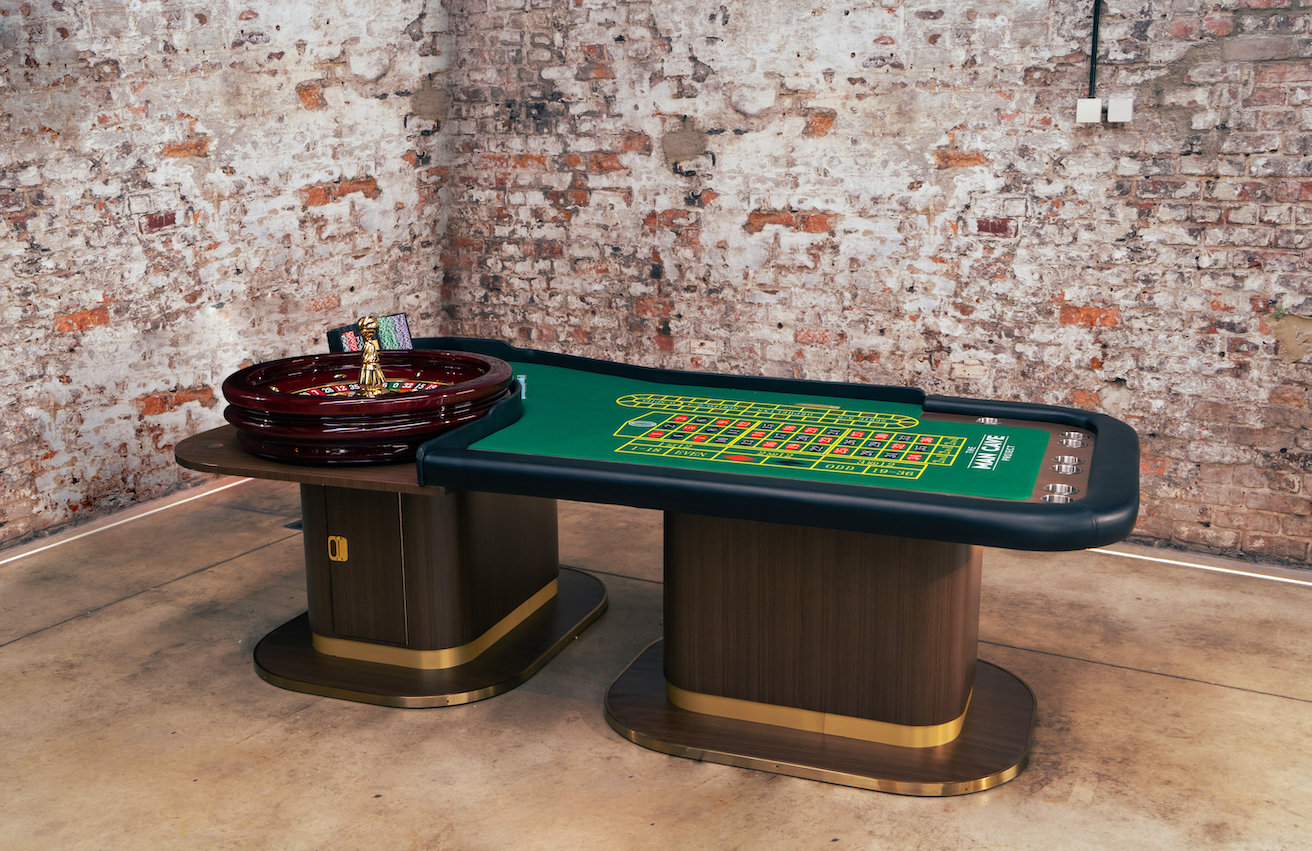 Bluff Roulette Table